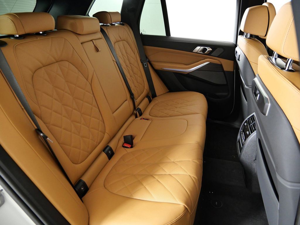 Thumbnail: 2026 BMW X5 - 33