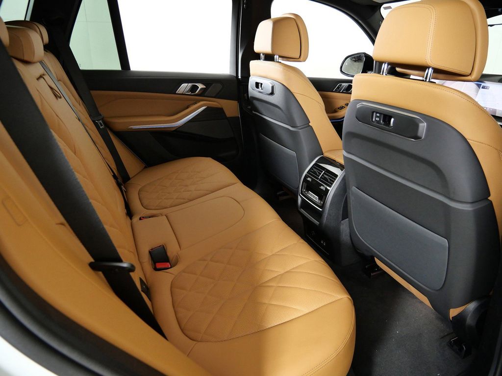 Thumbnail: 2026 BMW X5 - 11