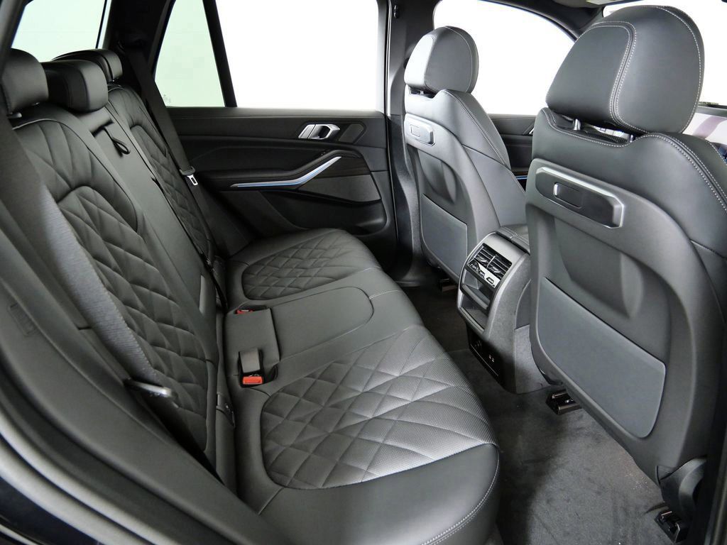 Thumbnail: 2026 BMW X5 - 11