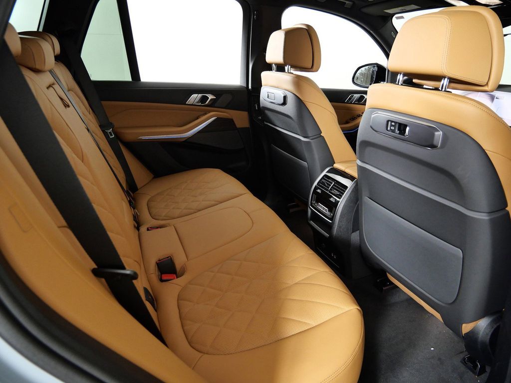 Thumbnail: 2026 BMW X5 - 11