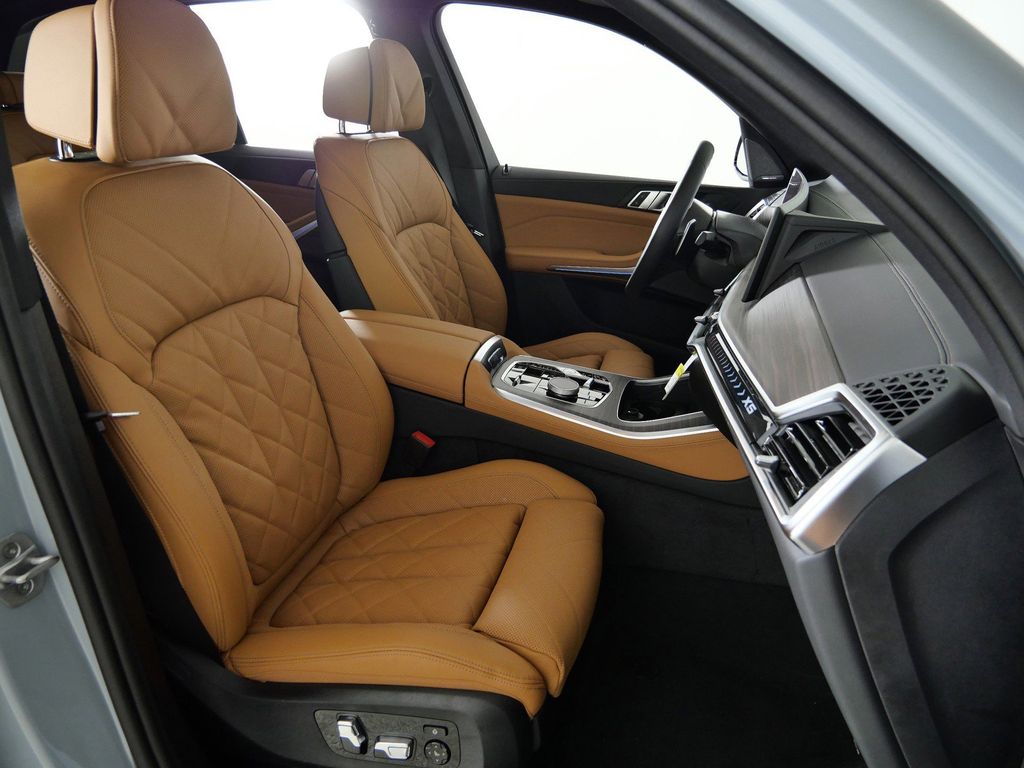Thumbnail: 2026 BMW X5 - 10