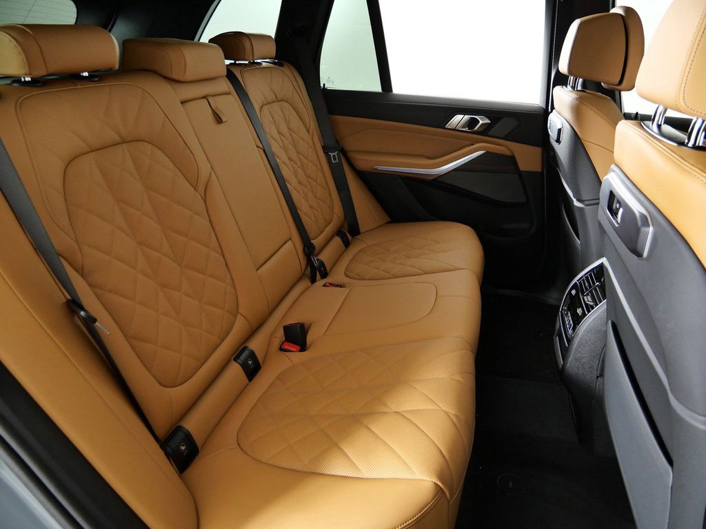 Thumbnail: 2026 BMW X5 - 32