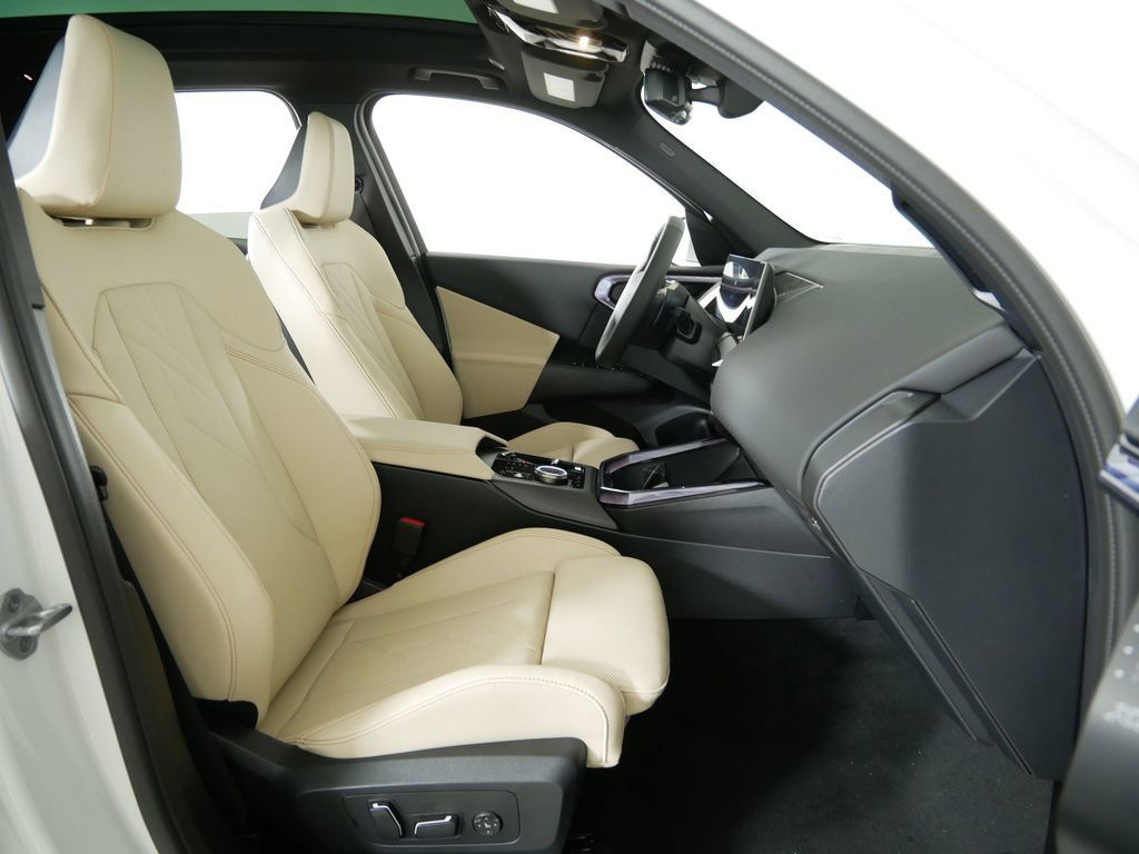 Thumbnail: 2025 BMW X3 - 10