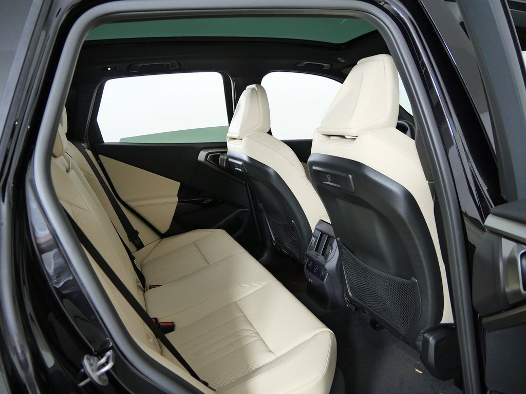 Thumbnail: 2026 BMW X3 - 12