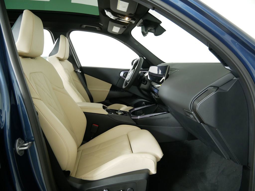 Thumbnail: 2025 BMW X3 - 10