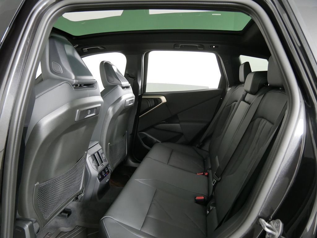 Thumbnail: 2025 BMW X3 - 32