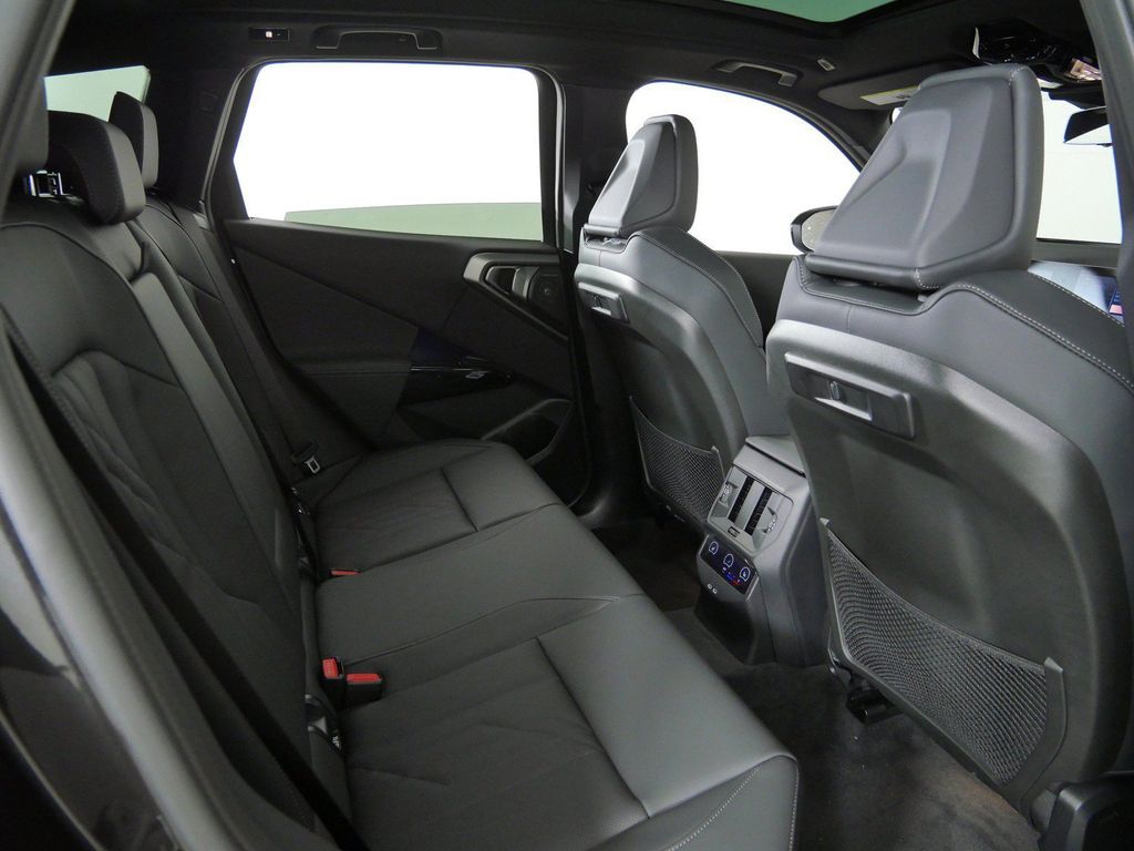 Thumbnail: 2026 BMW X3 - 11