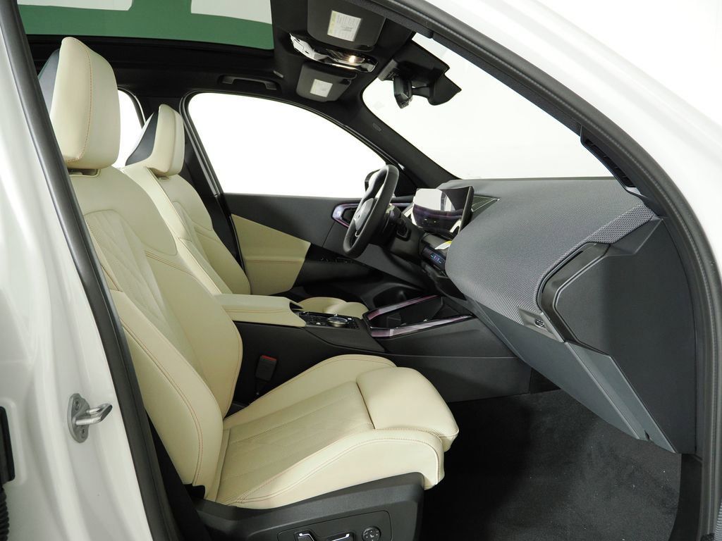 Thumbnail: 2025 BMW X3 - 10