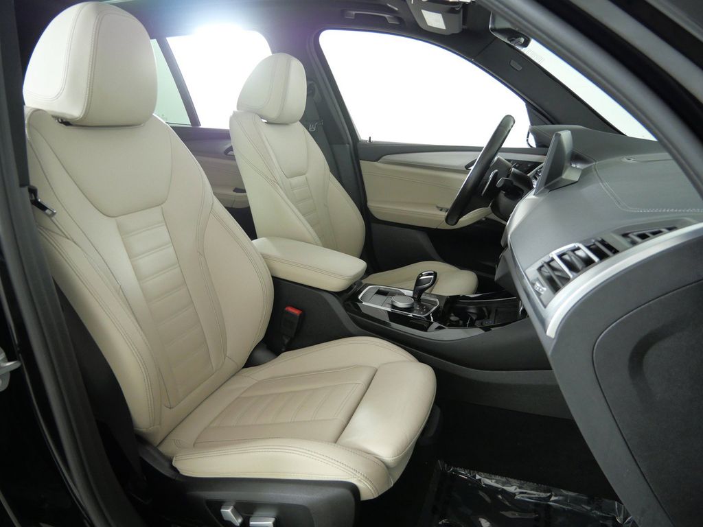 Thumbnail: 2022 BMW X3 - 10