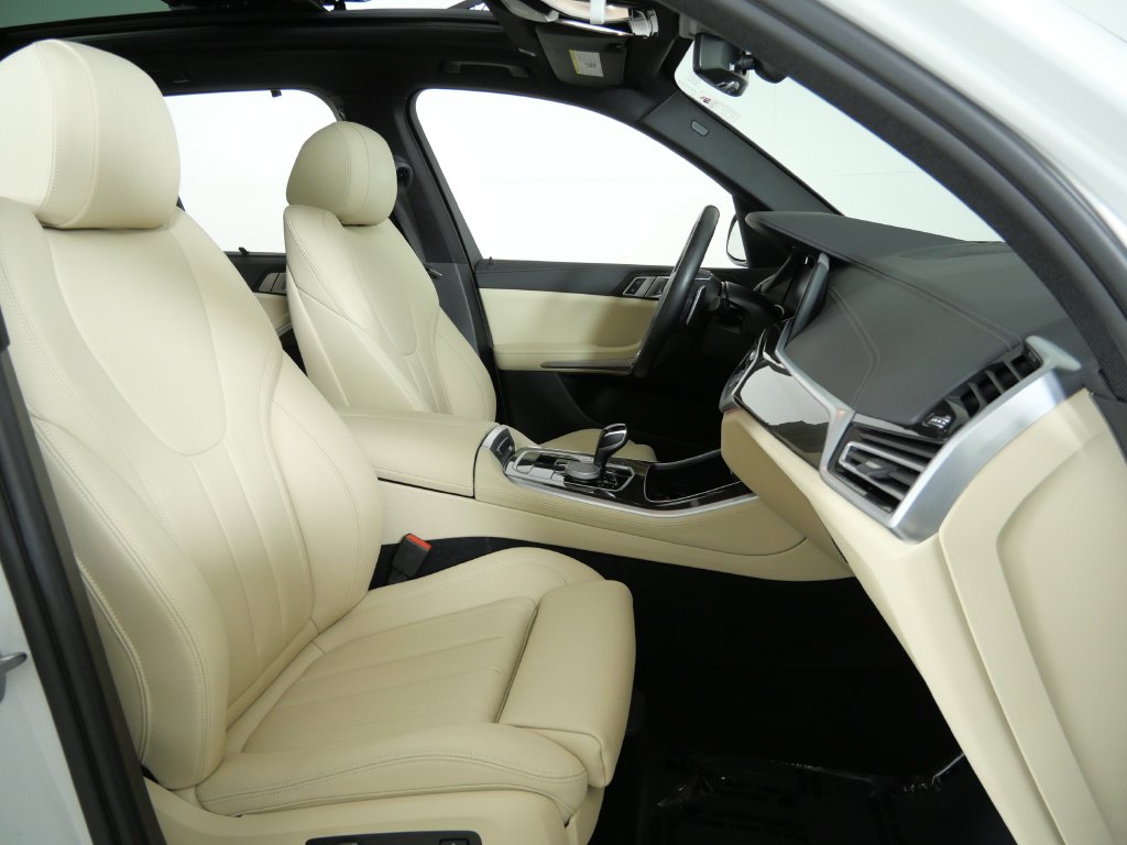 Thumbnail: 2022 BMW X5 - 11