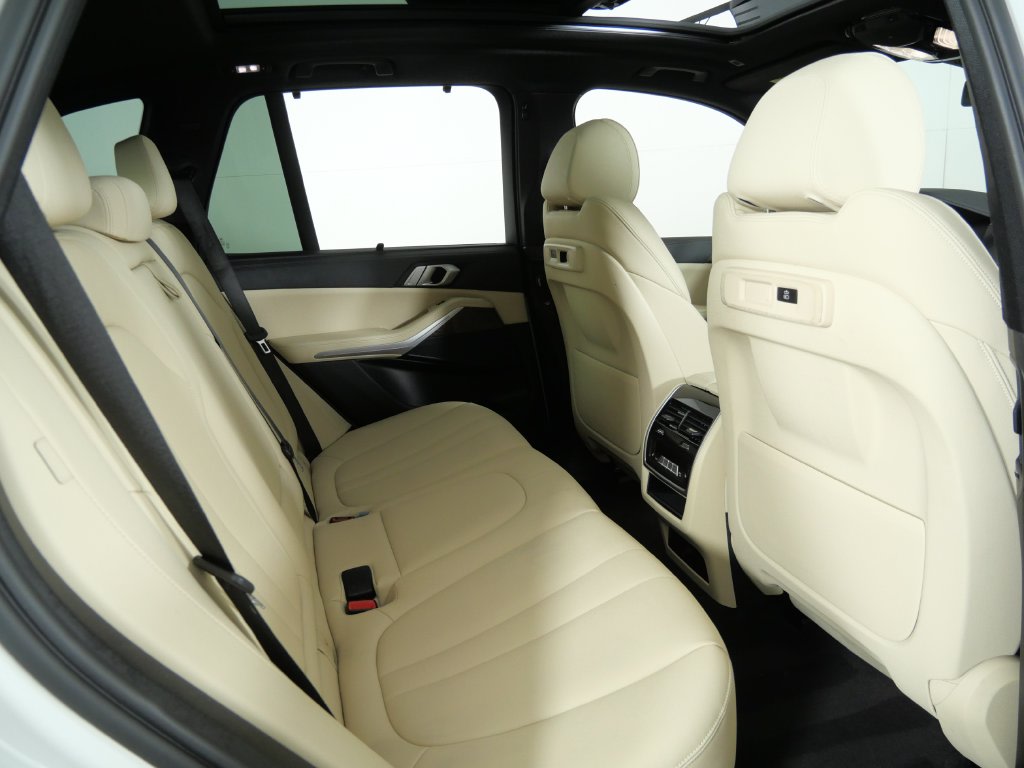 Thumbnail: 2022 BMW X5 - 12