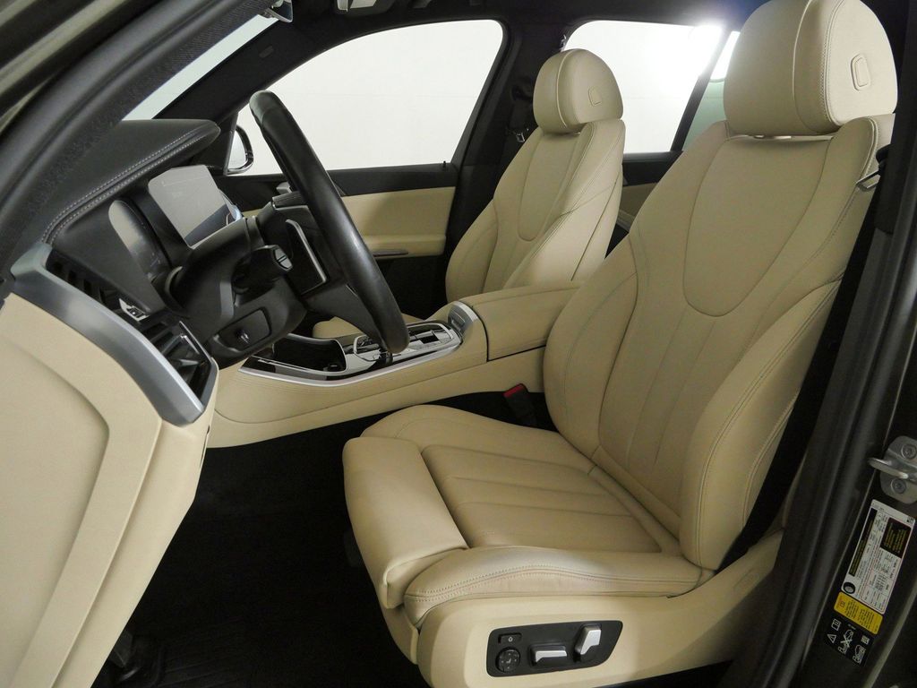 Thumbnail: 2021 BMW X5 - 39