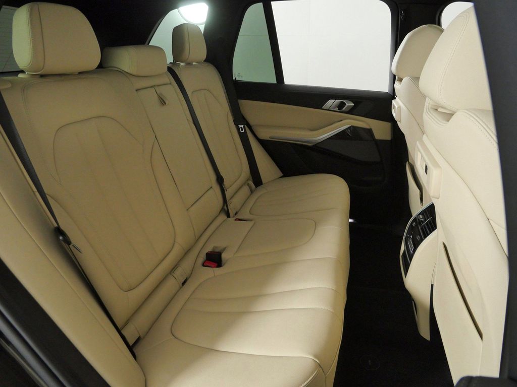 Thumbnail: 2021 BMW X5 - 31