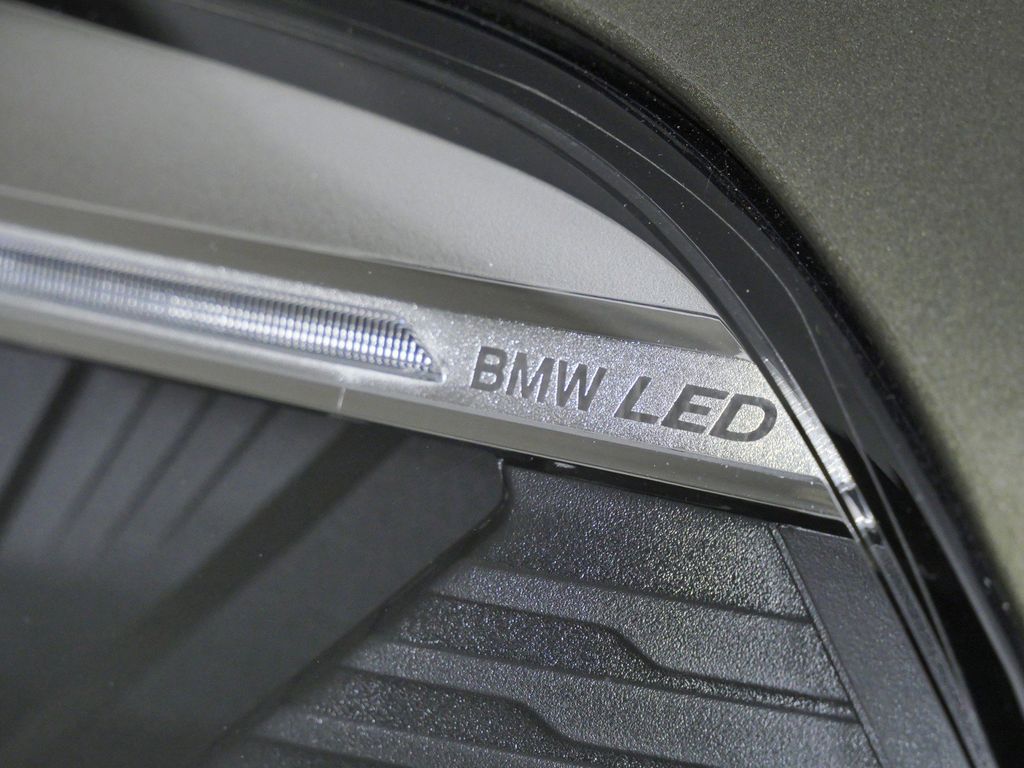 Thumbnail: 2021 BMW X5 - 7