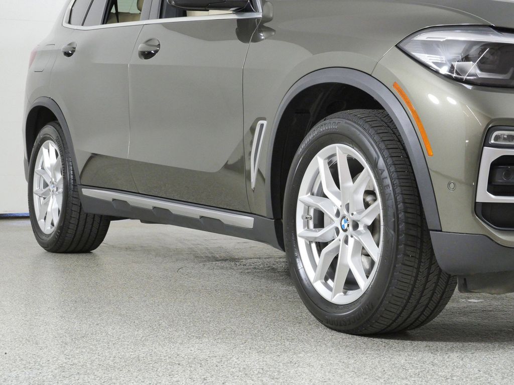 Thumbnail: 2021 BMW X5 - 8