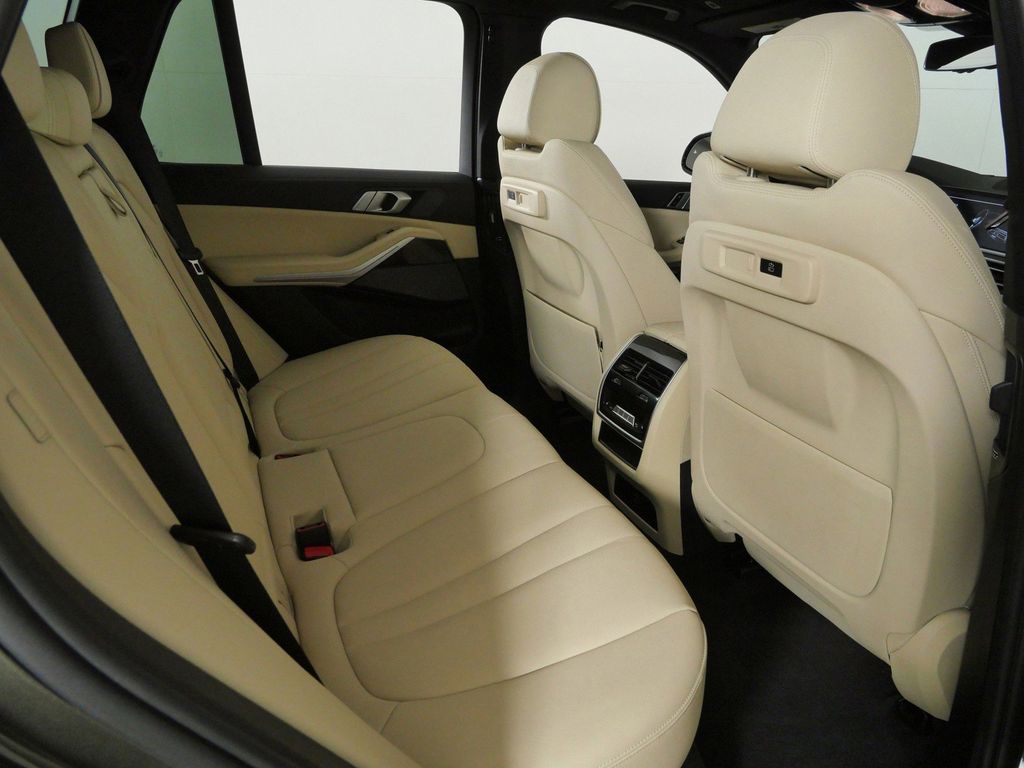 Thumbnail: 2021 BMW X5 - 11