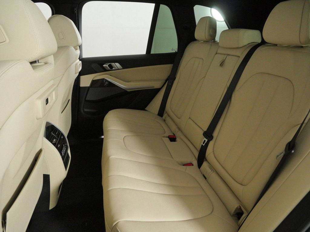 Thumbnail: 2021 BMW X5 - 36