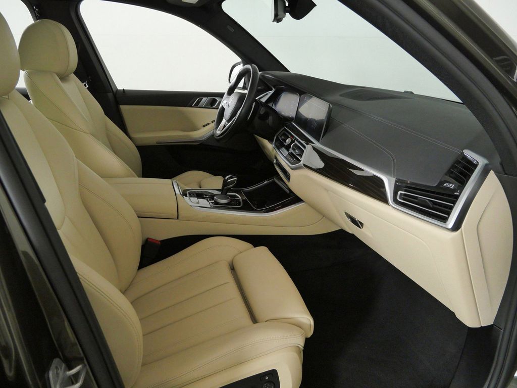 Thumbnail: 2021 BMW X5 - 9
