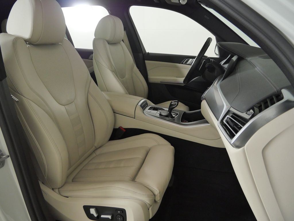 Thumbnail: 2021 BMW X5 - 10