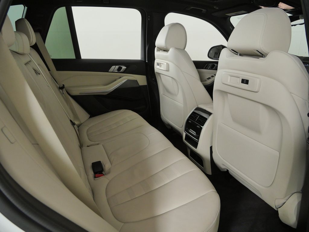 Thumbnail: 2021 BMW X5 - 11
