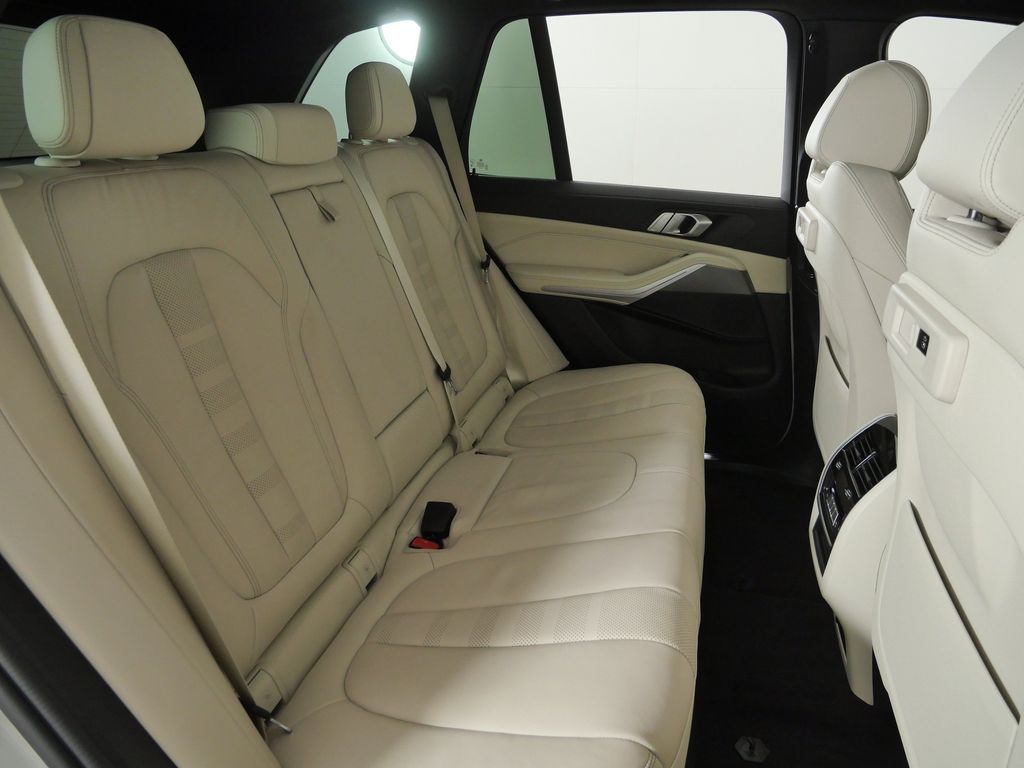 Thumbnail: 2021 BMW X5 - 31
