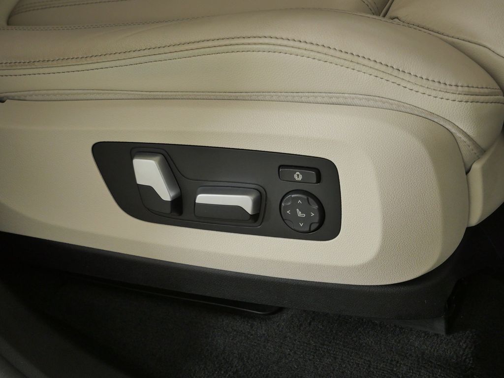 Thumbnail: 2021 BMW X5 - 28