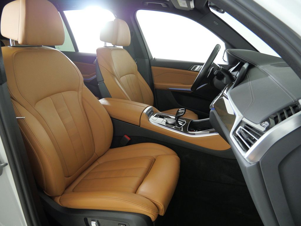 Thumbnail: 2022 BMW X5 - 10