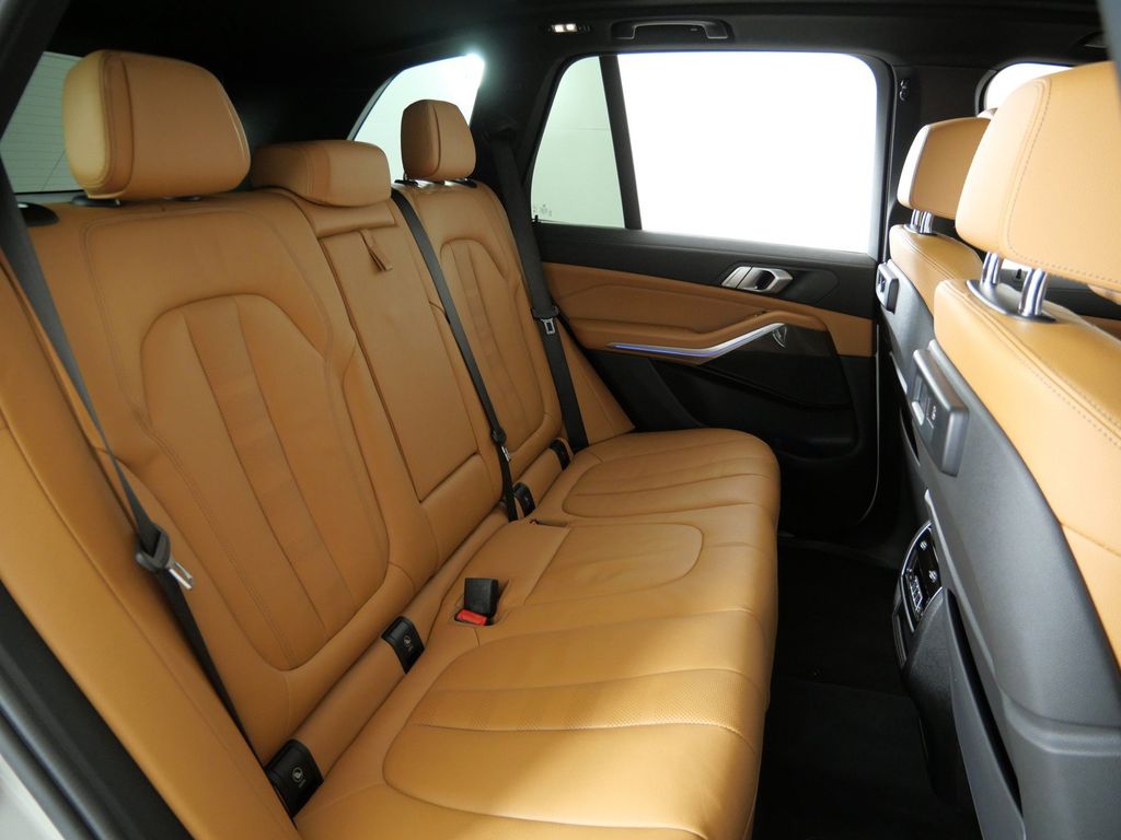 Thumbnail: 2022 BMW X5 - 32