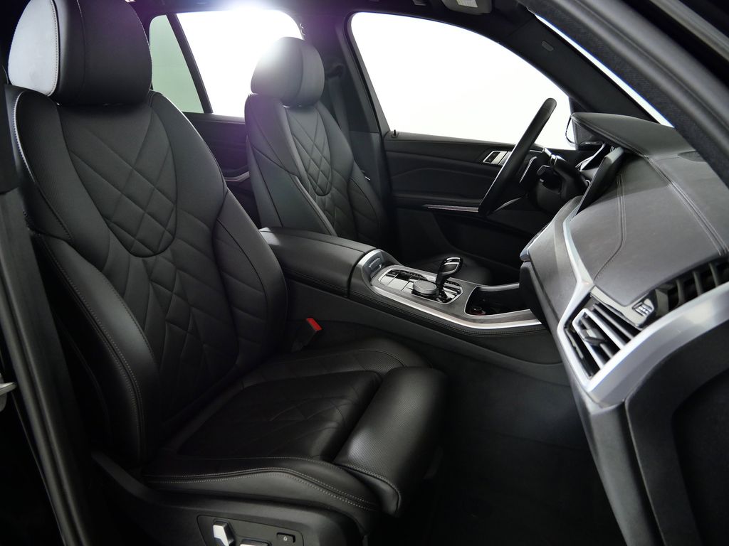 Thumbnail: 2023 BMW X5 - 10