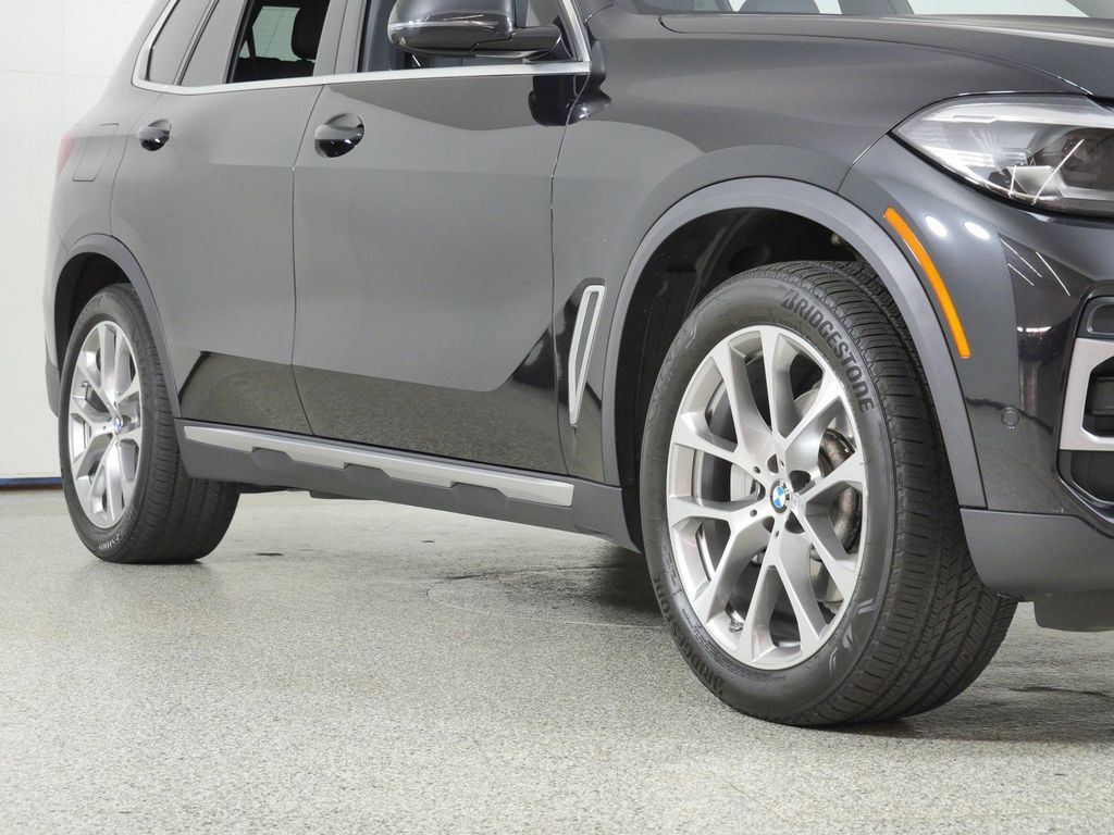 Thumbnail: 2022 BMW X5 - 8