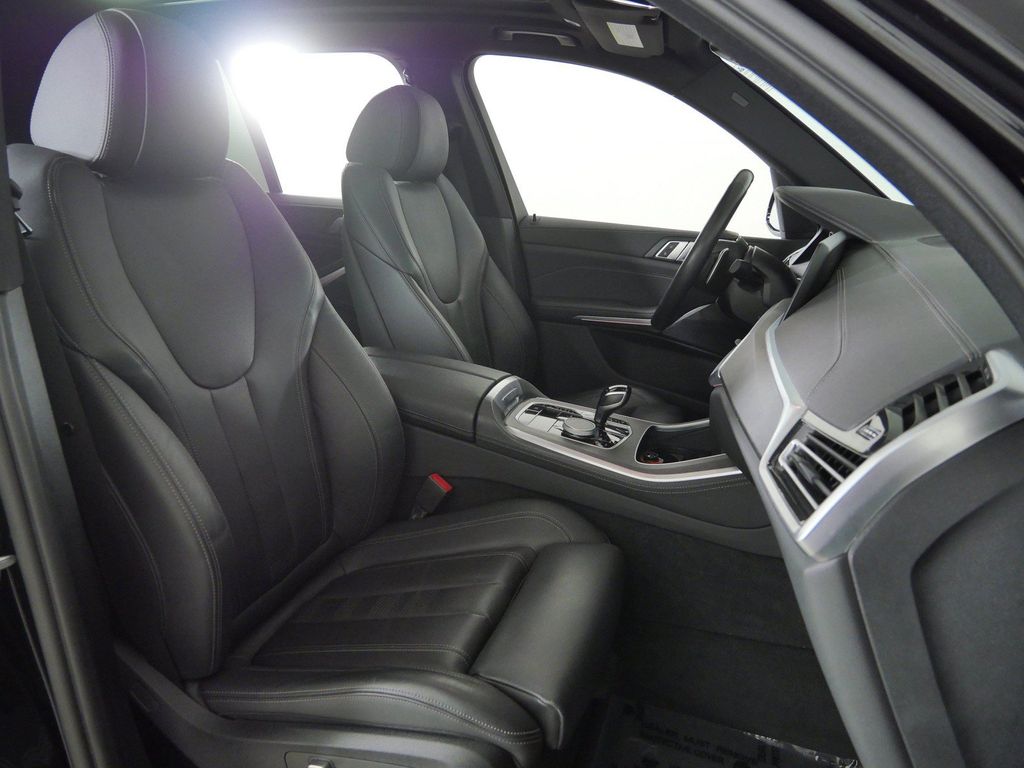 Thumbnail: 2022 BMW X5 - 10