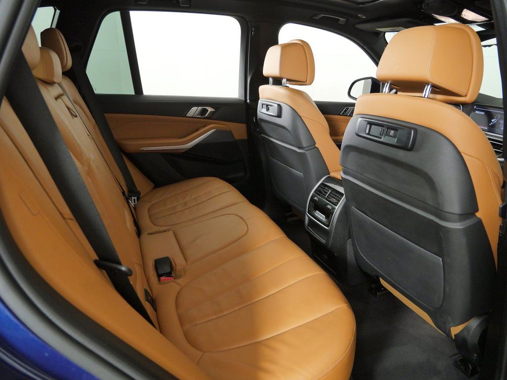 Thumbnail: 2021 BMW X5 - 11