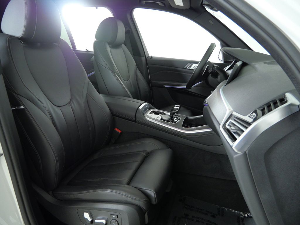 Thumbnail: 2019 BMW X5 - 10