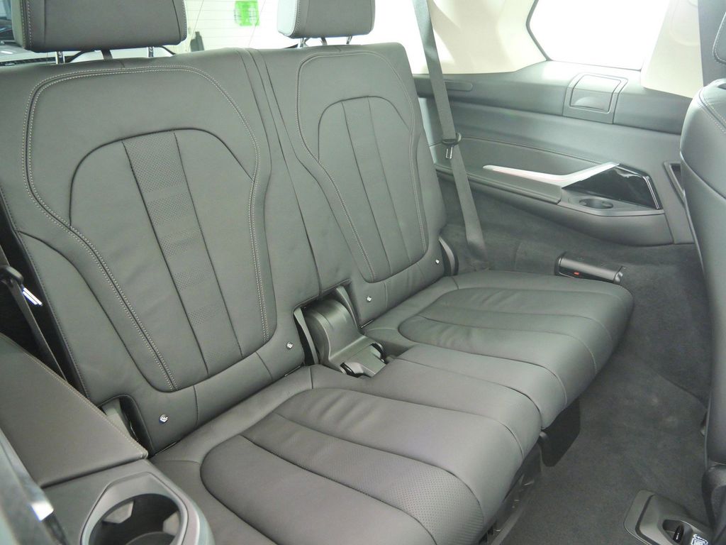 Thumbnail: 2022 BMW X7 - 35