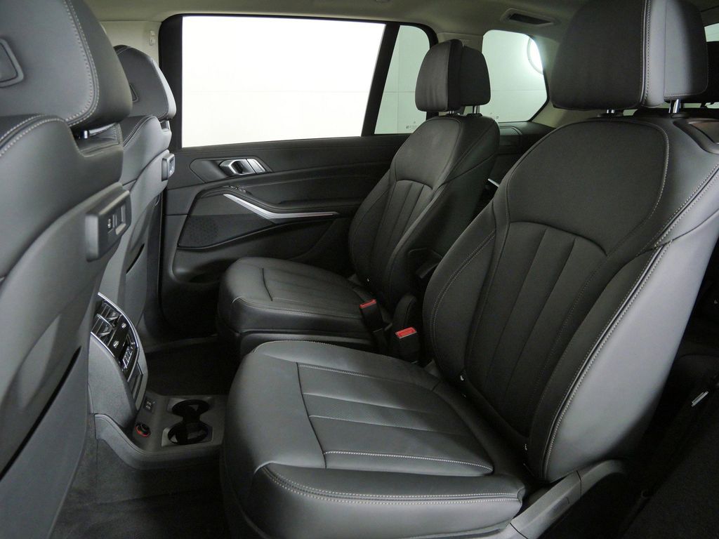 Thumbnail: 2022 BMW X7 - 40