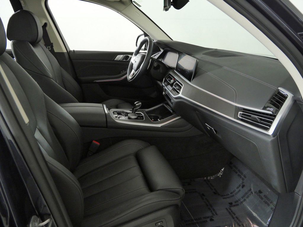 Thumbnail: 2022 BMW X7 - 9