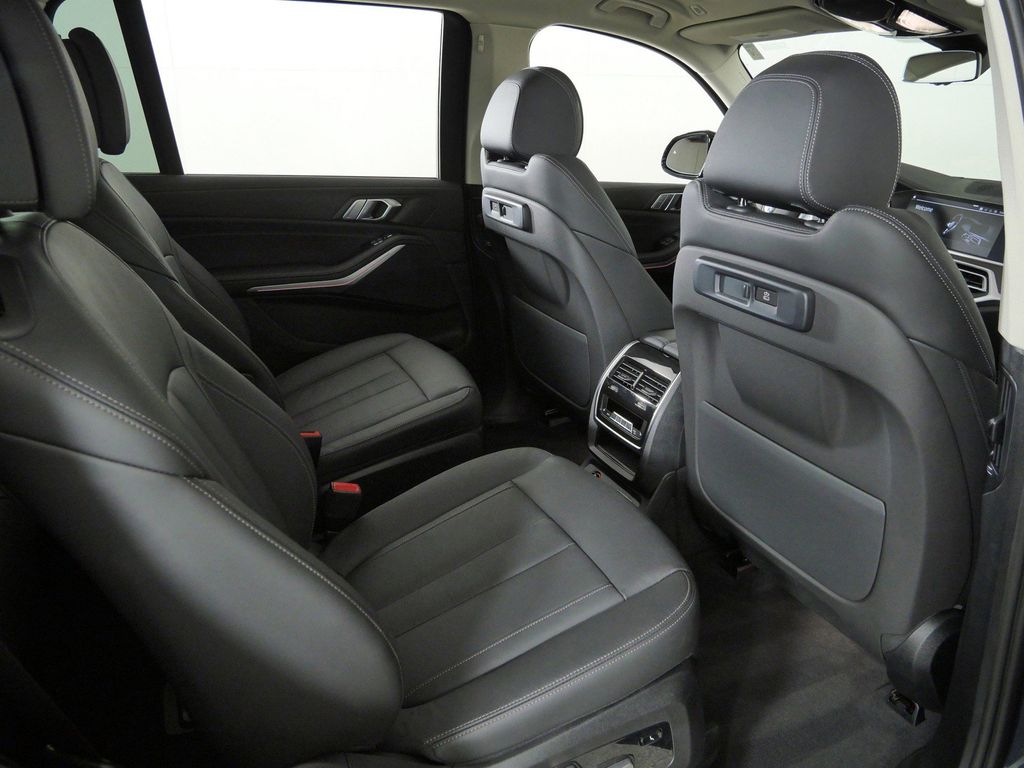 Thumbnail: 2022 BMW X7 - 11