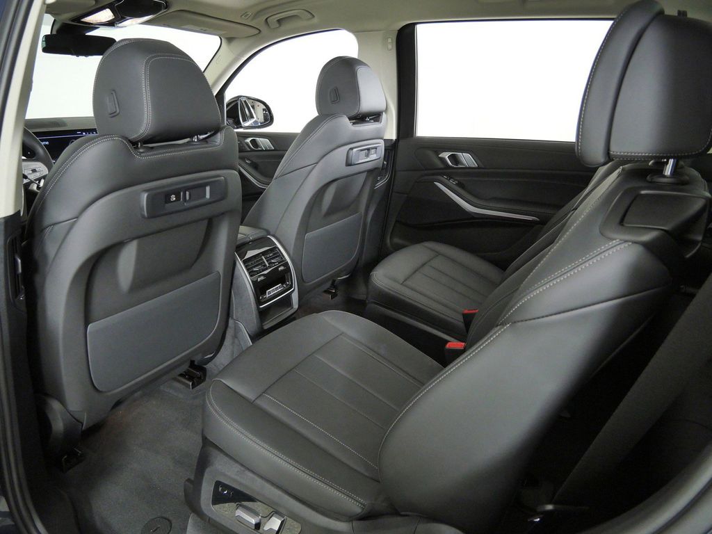 Thumbnail: 2022 BMW X7 - 39