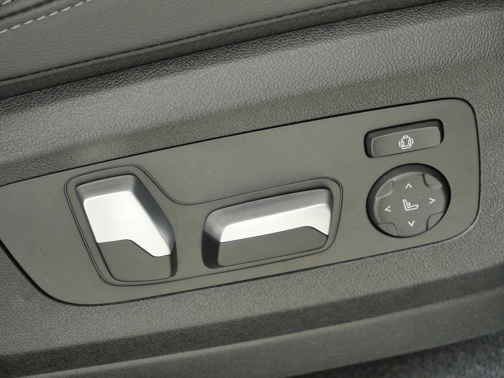 Thumbnail: 2022 BMW X7 - 30