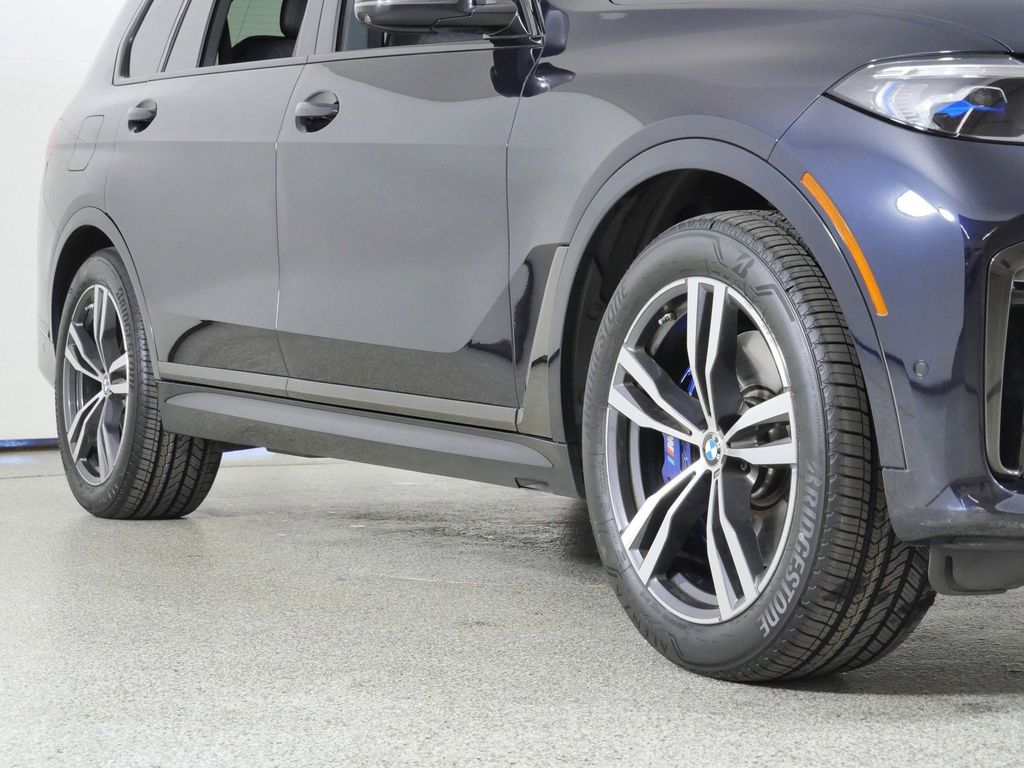 Thumbnail: 2021 BMW X7 - 8