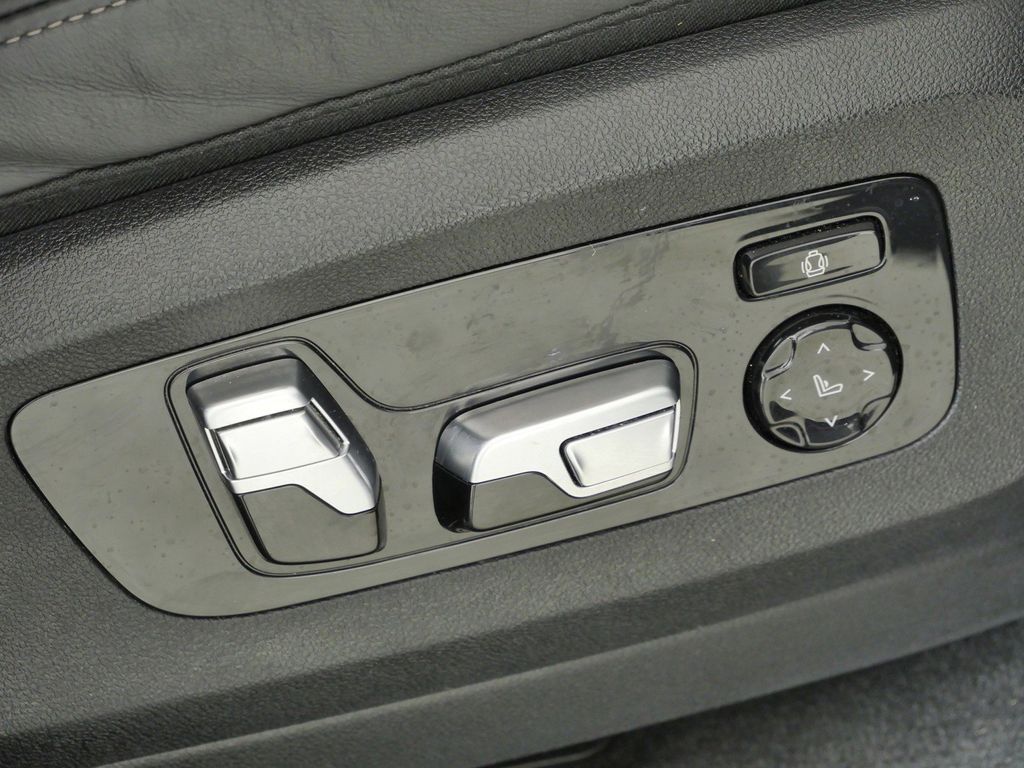 Thumbnail: 2021 BMW X7 - 29