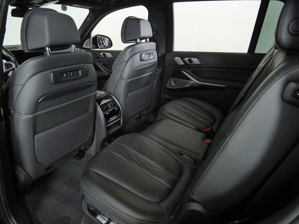 Thumbnail: 2021 BMW X7 - 37
