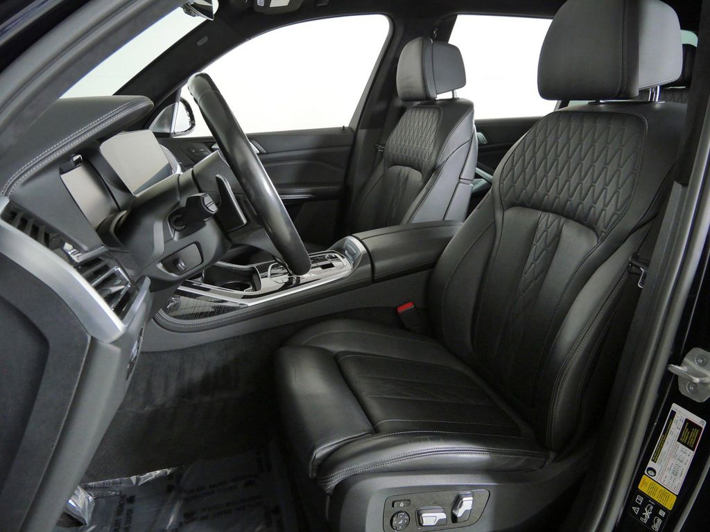 Thumbnail: 2021 BMW X7 - 41