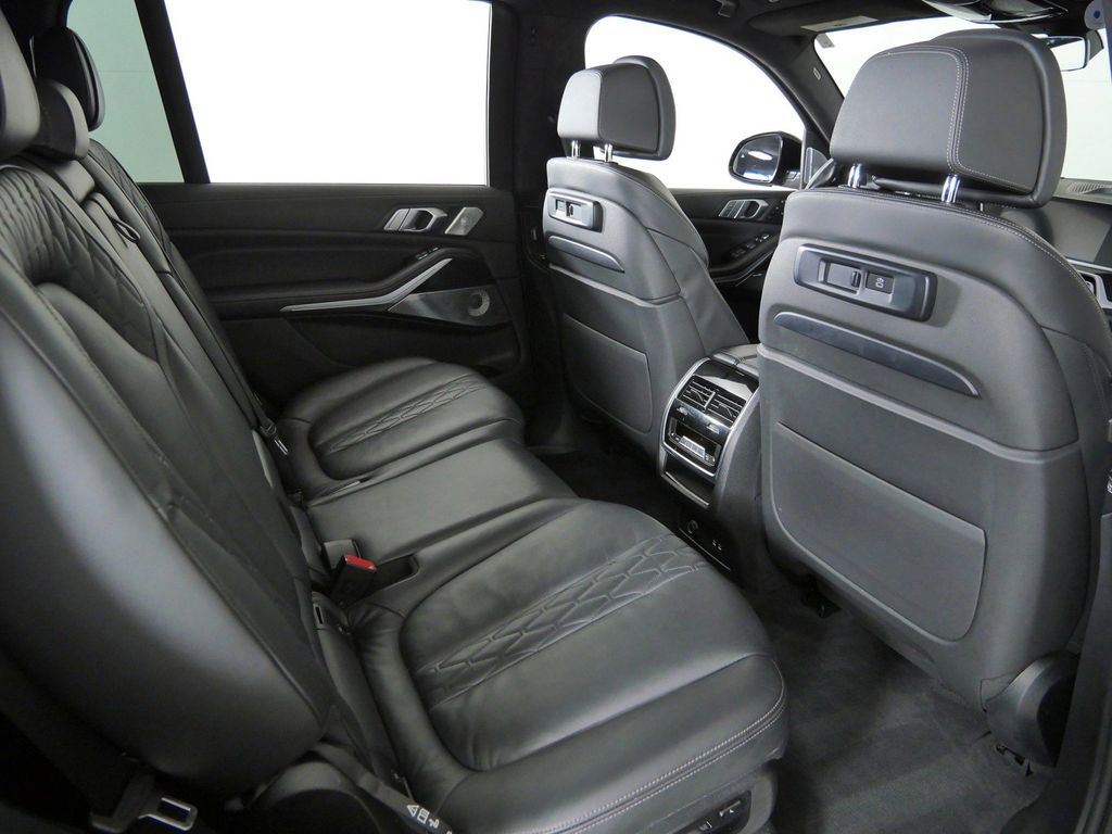 Thumbnail: 2021 BMW X7 - 11