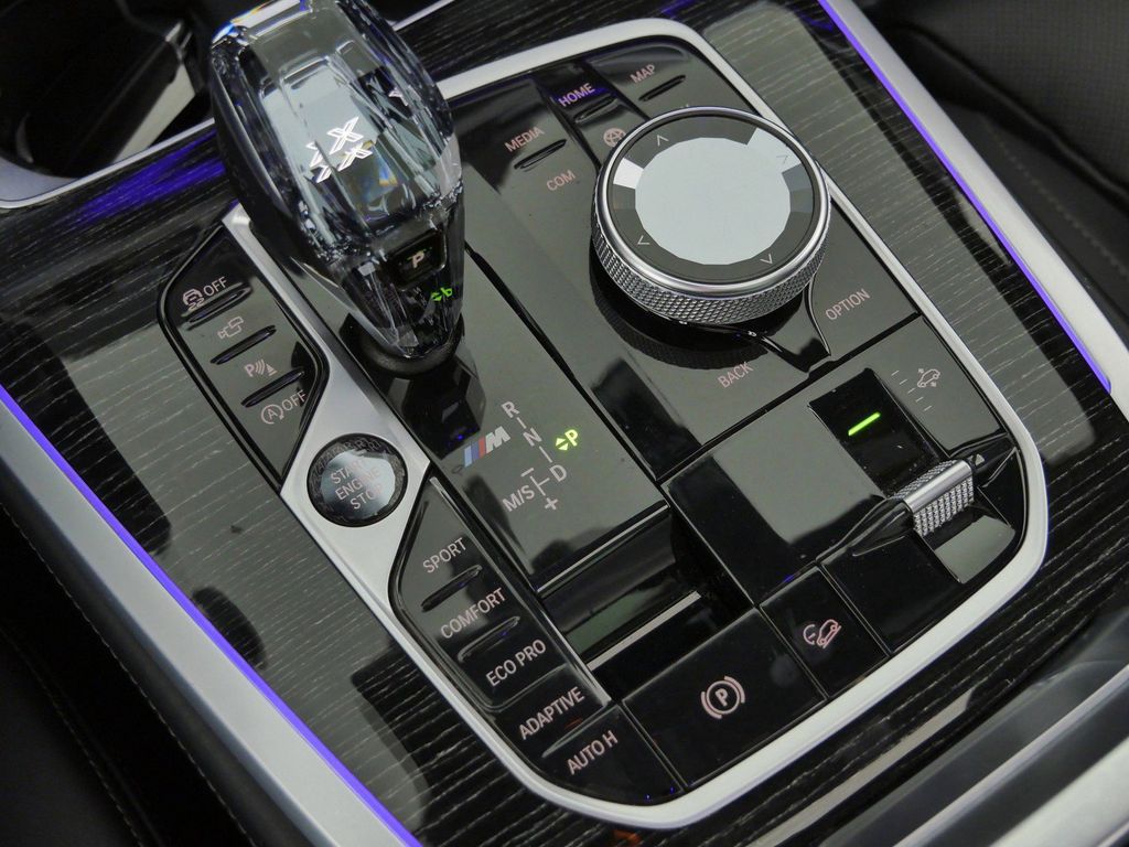 Thumbnail: 2021 BMW X7 - 13