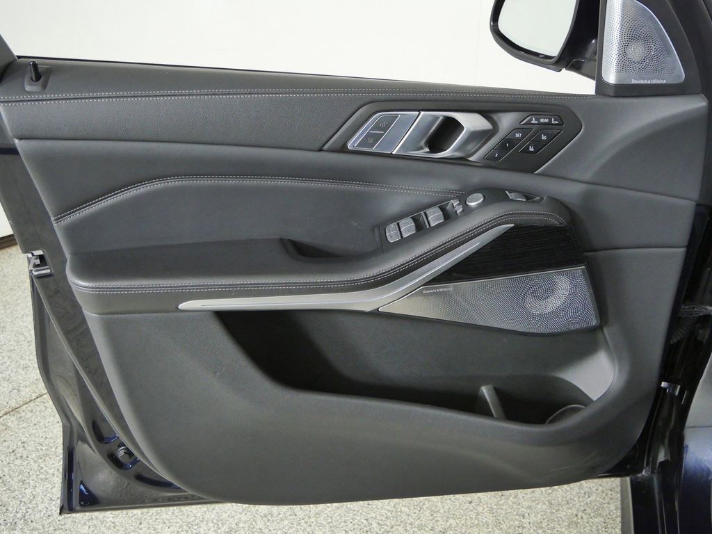 Thumbnail: 2021 BMW X7 - 39