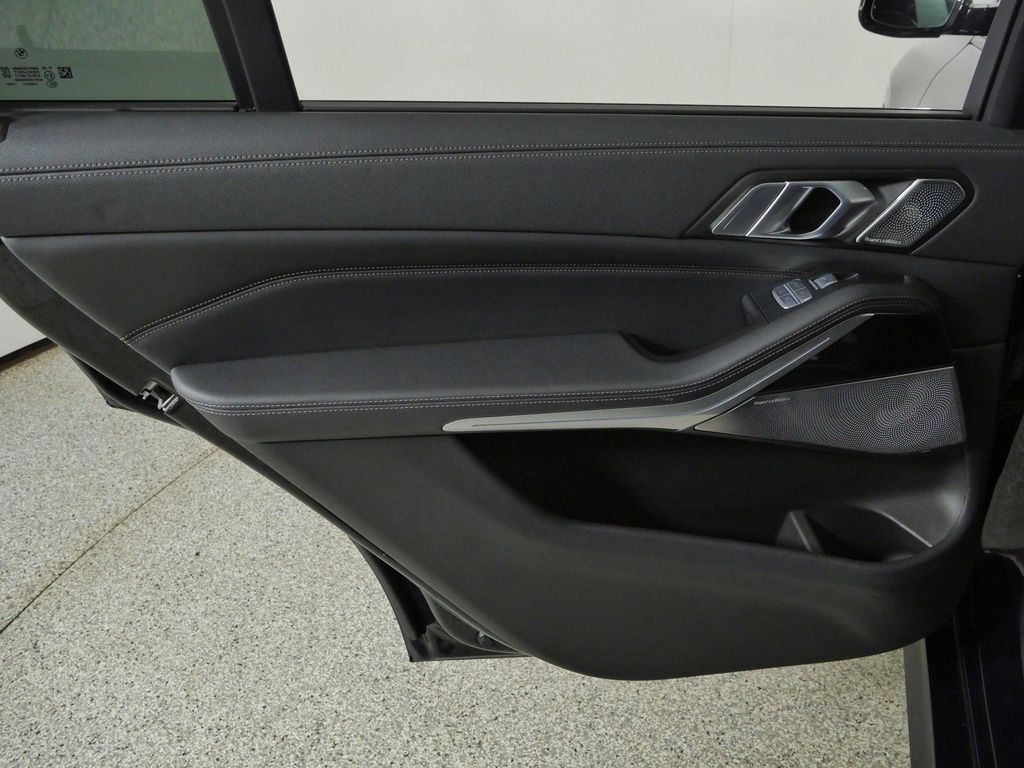 Thumbnail: 2021 BMW X7 - 36