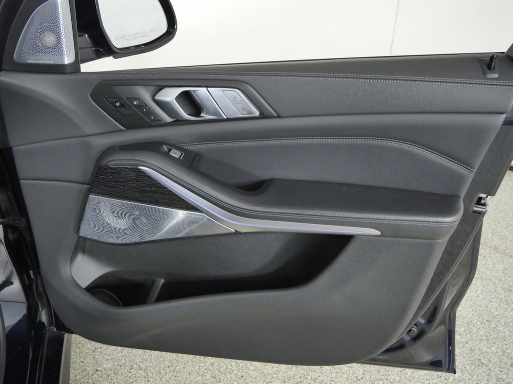 Thumbnail: 2021 BMW X7 - 28