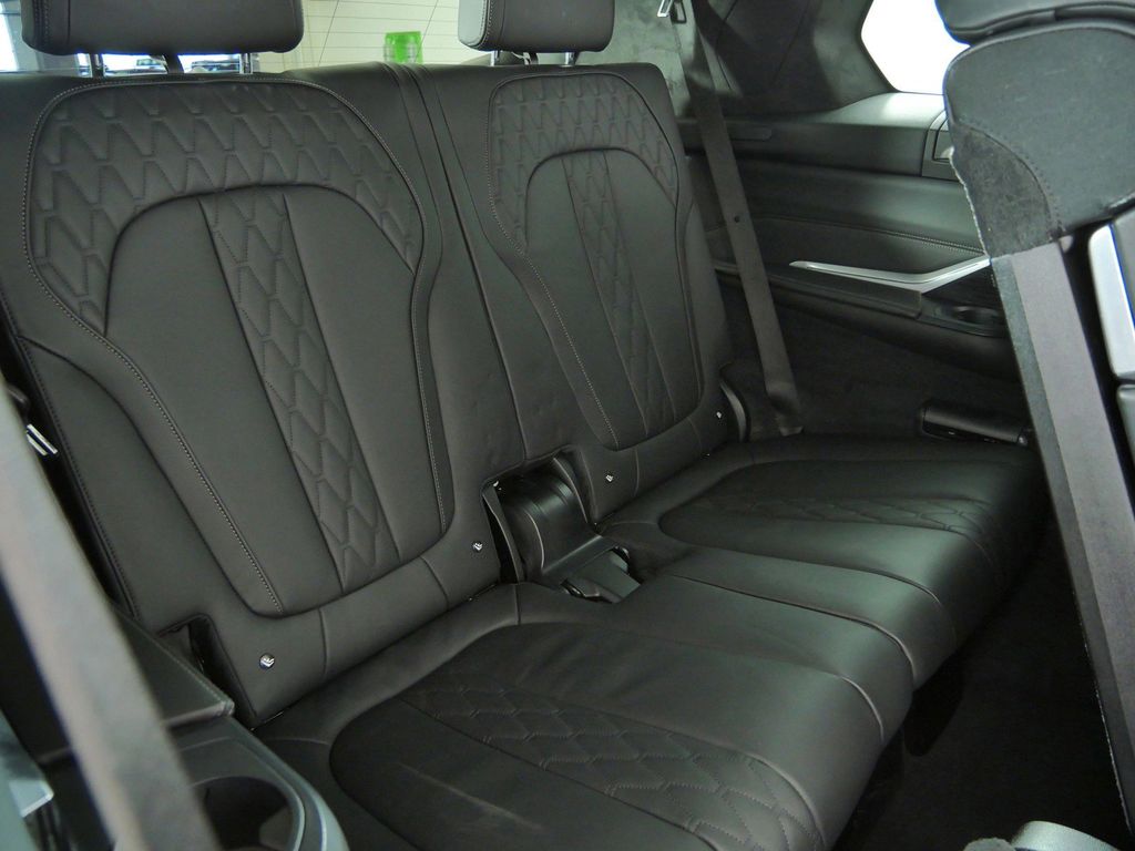 Thumbnail: 2021 BMW X7 - 33