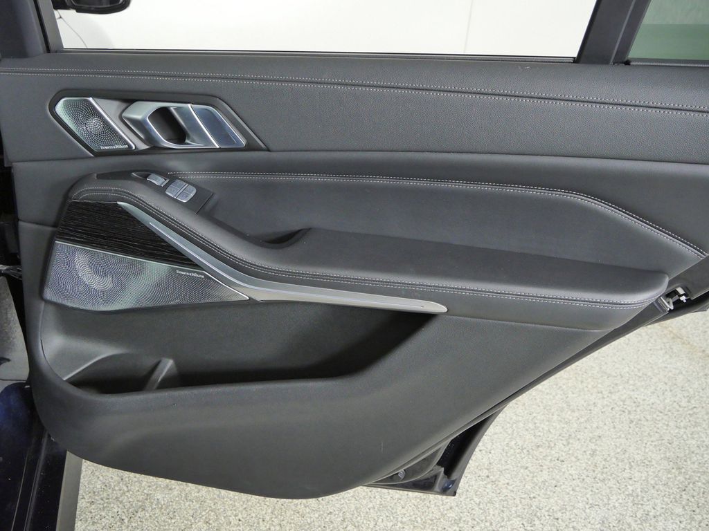 Thumbnail: 2021 BMW X7 - 31